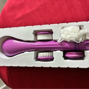 Blushly Cleansing & Exfoliating Body Brush NIB